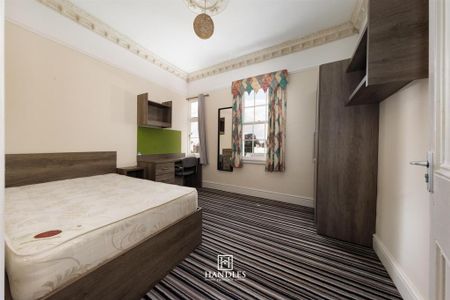 9 bedroom flat to rent - Photo 4