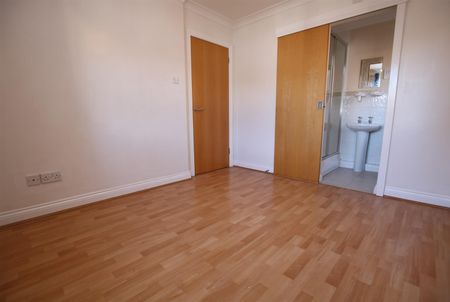 3 bed End of Terrace House for let - Photo 2