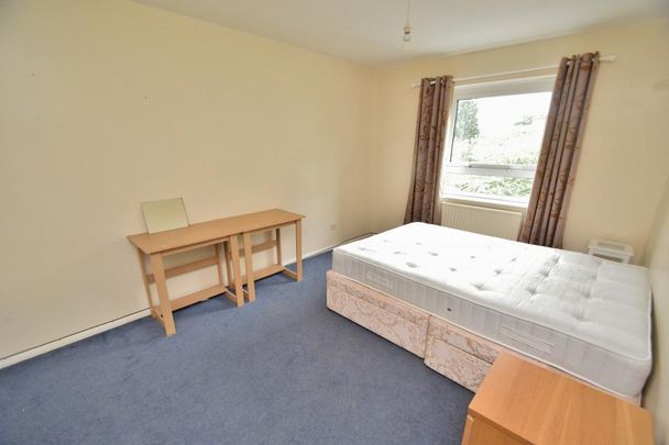 3 bedroom flat to rent - Photo 1