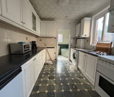 3 Bed Terraced House, South Road, SO17 - Photo 6