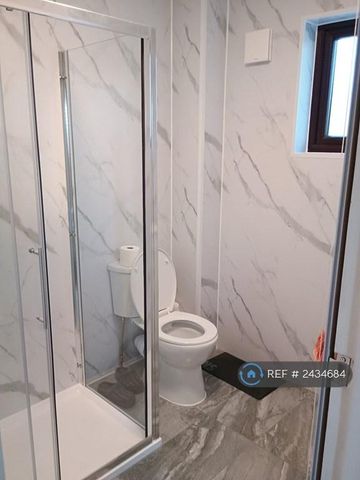 2 bedroom end of terrace house to rent - Photo 4