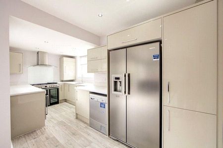 4 bedroom detached house to rent - Photo 3