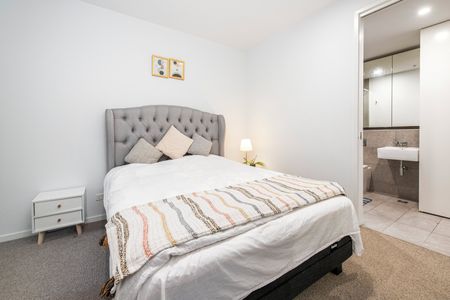 Stylish Fully Furnished 2-Bedroom Apartment in the Heart of the City - Photo 4
