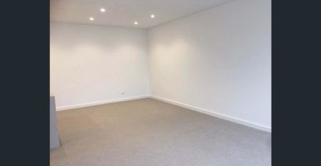 Luxury 2 Bedroom Waterside Apartment - Photo 4