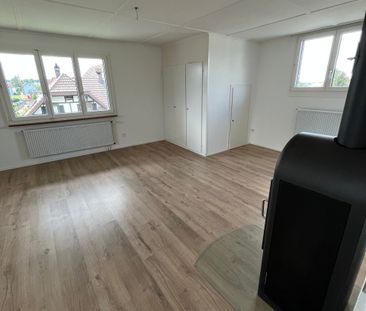 Cozy 3-room attic apartment with distant view in Herzogenbuchsee - Photo 2