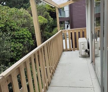 Modern 2-Bedroom Townhouse with Deck & Courtyard. - Photo 4