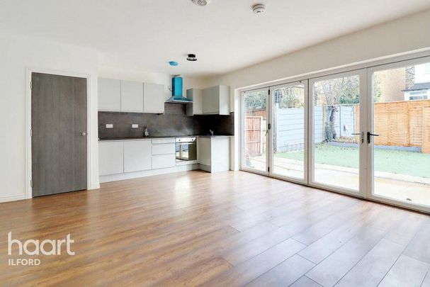 3 bedroom flat to rent - Photo 1