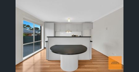 Beautifully presented home in most sought-after neighbourhood! - Photo 5