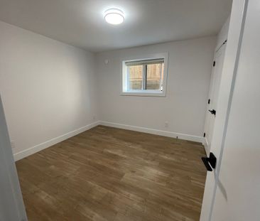 Brand New 2 Bedrooms Suite in White Rock - Photo 4