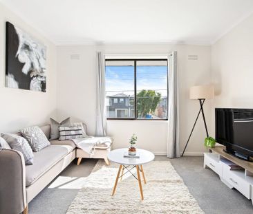 Charming 1-Bedroom Apartment in Prime West Footscray Location - Photo 3