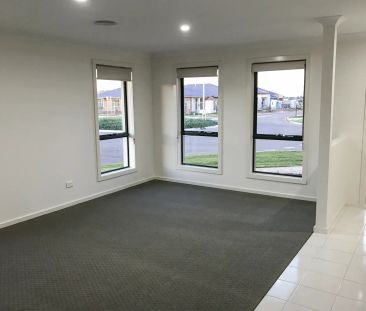 “Your Dream Family Home Awaits in Cornerstone Estate!” - Photo 5