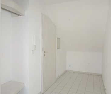 Gepflegte ca. 89 m² große DG-Wohnung mit großem Wohn-/Esszimmer, Tageslichtbad und PKW-Stellplatz - Foto 4