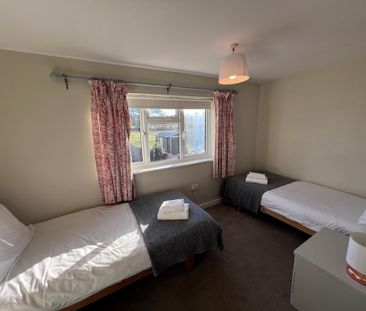 4 bedroom end of terrace house to rent - Photo 3