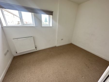 119-121 Clare Road, Surrey, TW19 - Photo 3