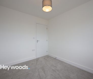 3 bed mews house to rent in Lakeway Grove, The Oaks, The Wynbury - Photo 3