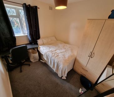 4 Bed Student Accommodation - Photo 4