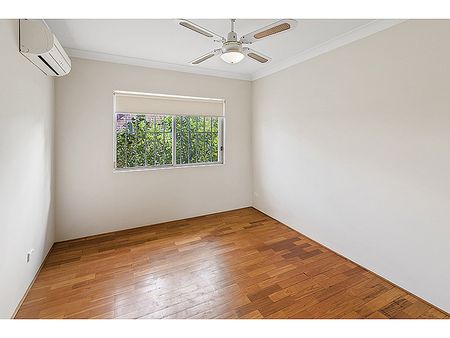 IDEAL POSITION - Two Bedroom Boutique Townhouse - Photo 3