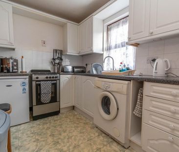 3 bedroom terraced house to rent - Photo 6