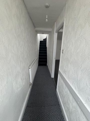 2 bedroom end of terrace house to rent - Photo 4