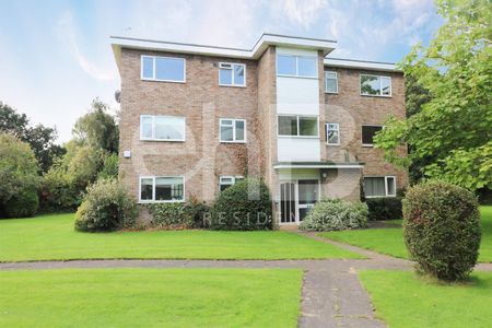 St John Court , Coten End, Warwick - Photo 4