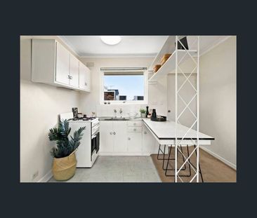 Light-filled apartment in a prime inner-city location - Photo 3