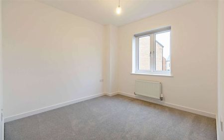 A four bedroom detached family home with a garage and garden - Photo 4