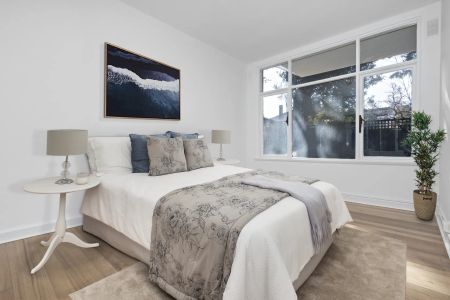 Super Spacious Two Bedroom Apartment! - Photo 2