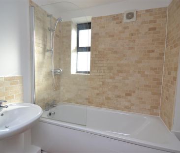 2 bedroom flat - Photo 5