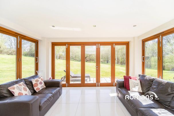 Manor Barns Lane, Finchampstead, Wokingham, RG40 - Photo 1