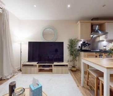 2 bedroom property to rent in London - Photo 3