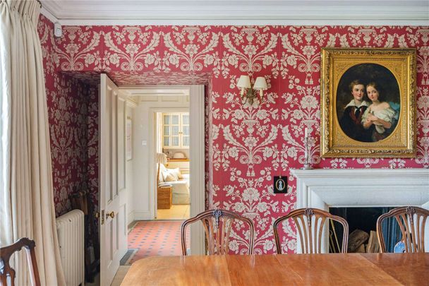 Substantial Country Residence in the heart of Coln St. Aldwyns. - Photo 1