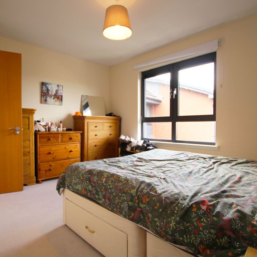 Clarkston Road, Glasgow - Photo 1