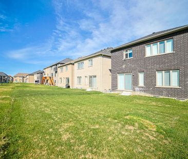 For Lease - 25 Kentledge Avenue, East Gwillimbury, Ontario - Photo 4