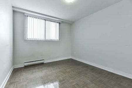 Mount Pleasant Tower — 2 Bedroom - Photo 2