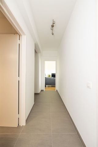 Verzorgd appartement op Linkeroever met panoramisch zicht, inclusief autostaanplaats - Photo 2