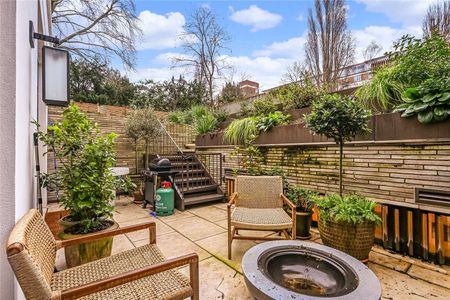 Exceptional three bedroom apartment with cinema room and private patio on Hamilton Terrace. - Photo 2