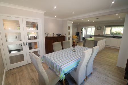 4 bedroom detached house to rent - Photo 5