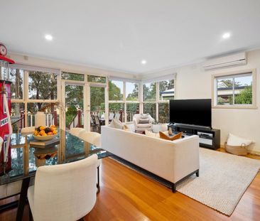 Charming Family Home Backing Onto Parkland - Photo 4