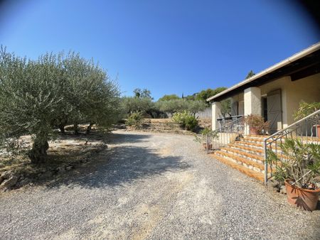COTIGNAC Villa à louer 3 chambres, terrain de 1610 m², proche du centre village à pied. - Photo 3