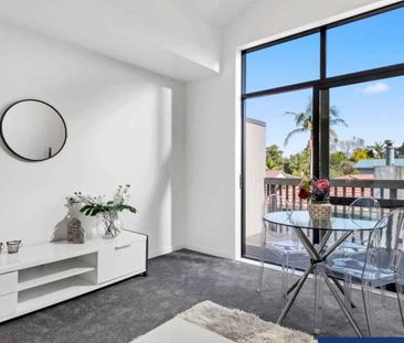 Modern Two-Bedroom Townhouse in Convenient Avo... - Photo 5