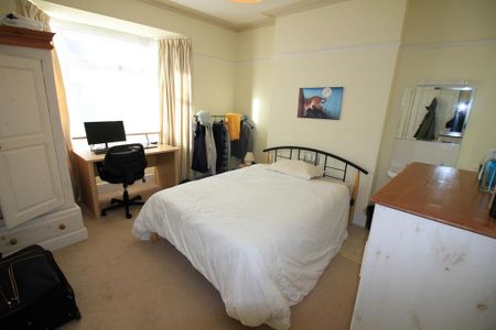 4 bedroom terraced house to rent - Photo 3