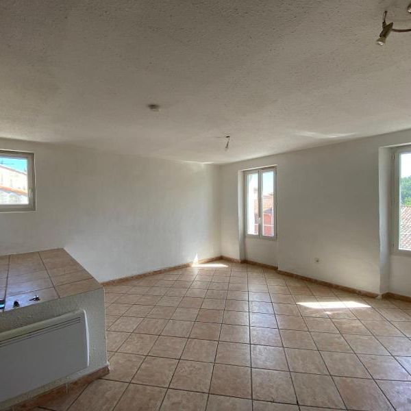 Location Appartement 2 pièces 40m² ST MAXIMIN LA STE BAUME 83470 - Photo 1