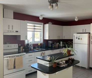 GRAND LOGEMENT SPACIEUX ET LUMINEUX : 4½ - Photo 2
