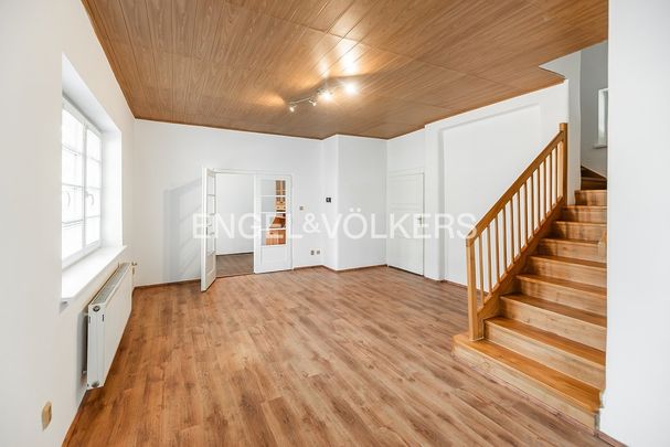 Pronájem vily 214 m², Severozápadní II 289, Praha - Photo 1