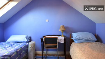 Relaxing room in shared apartment in Terenure, Dublin - Photo 2