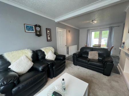 3 bedroom semi-detached house to rent - Photo 4