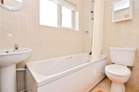2 bedroom semi-detached house to rent - Photo 5