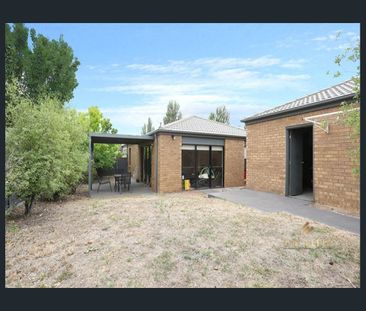 Modern Family Living - 3-Bedroom, 2-Bathroom Home With Separate Liv... - Photo 3