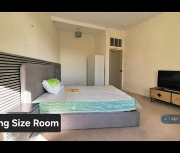 1 bedroom in a flat share to rent - Photo 3