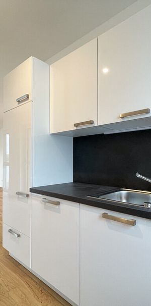 Schöne 4- Zimmer Wohnung mit Küche und Balkon - Photo 2